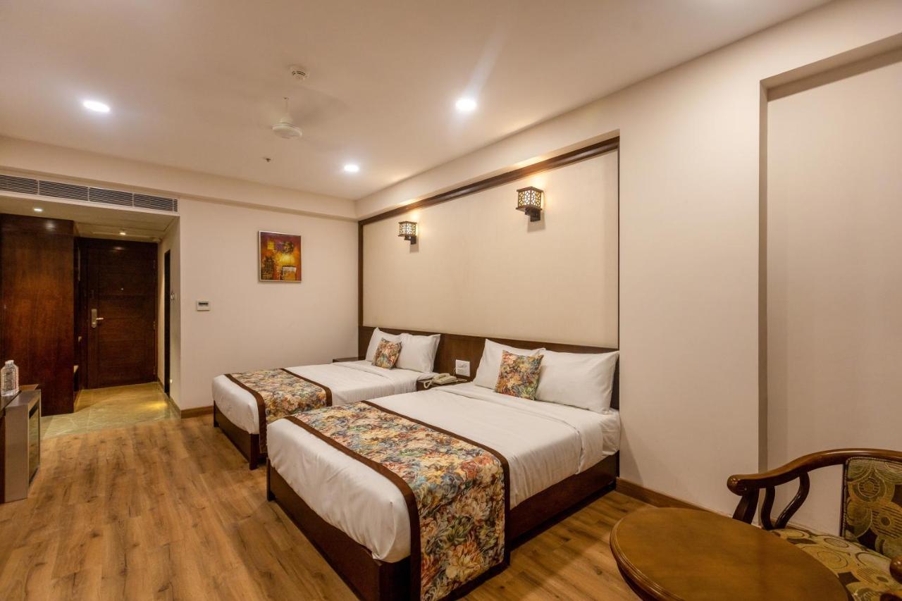Pride Hotel Bhopal Buitenkant foto