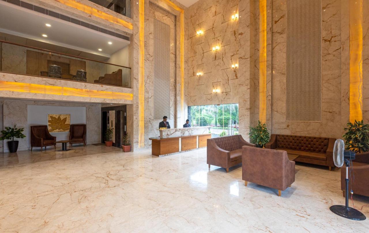 Pride Hotel Bhopal Buitenkant foto