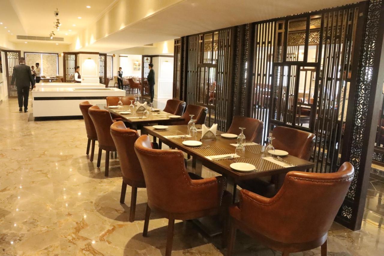 Pride Hotel Bhopal Buitenkant foto
