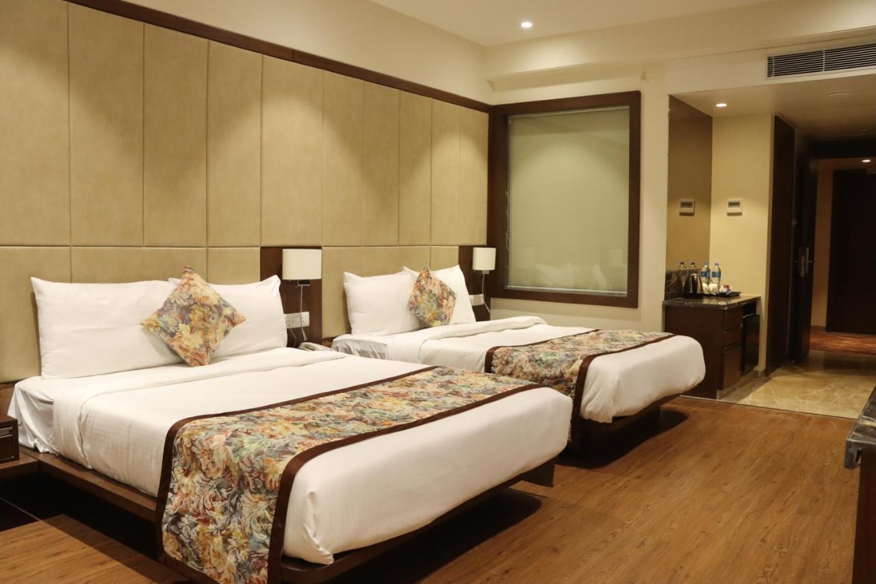 Pride Hotel Bhopal Buitenkant foto