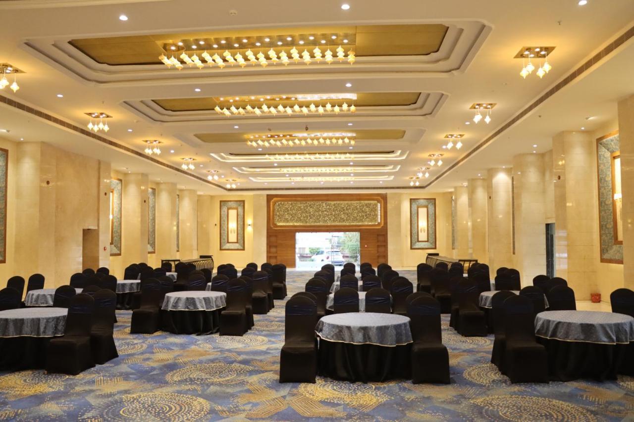 Pride Hotel Bhopal Buitenkant foto
