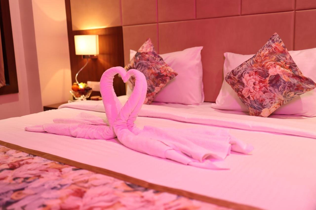 Pride Hotel Bhopal Buitenkant foto