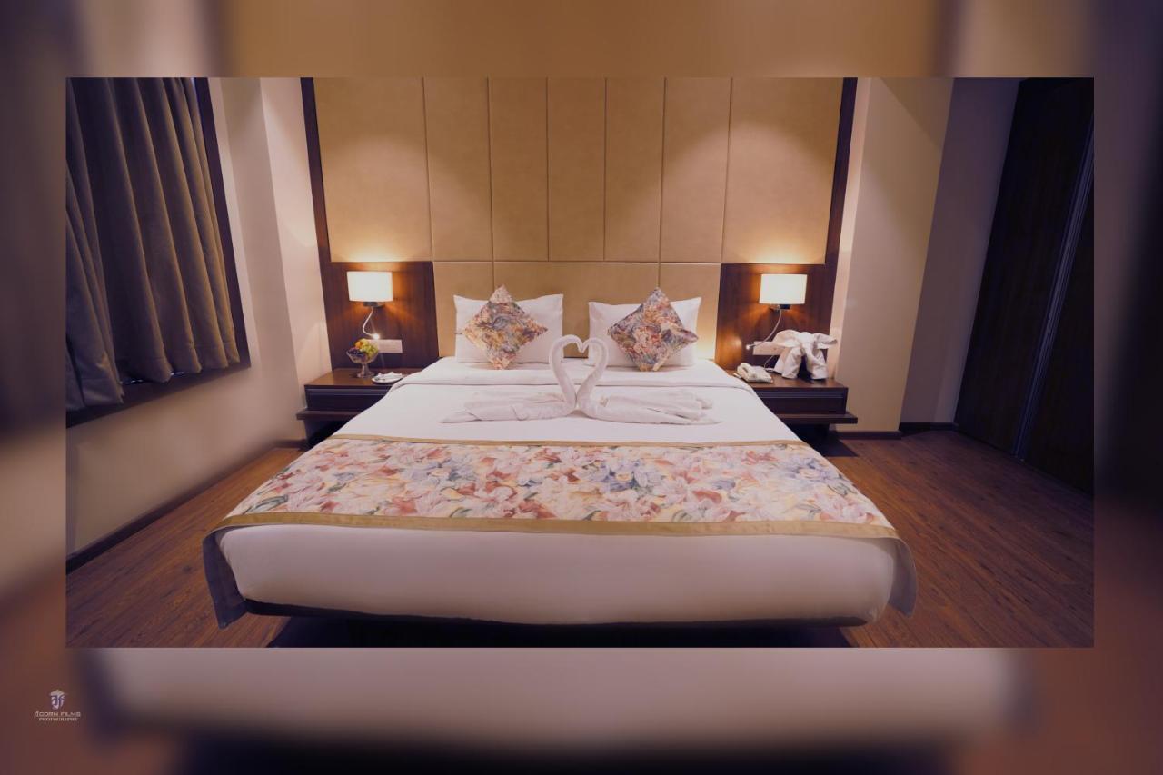 Pride Hotel Bhopal Buitenkant foto