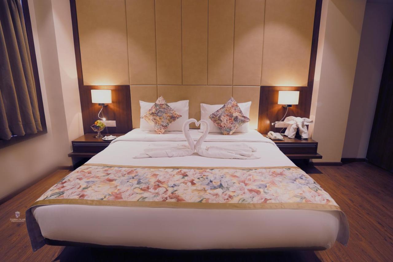 Pride Hotel Bhopal Buitenkant foto