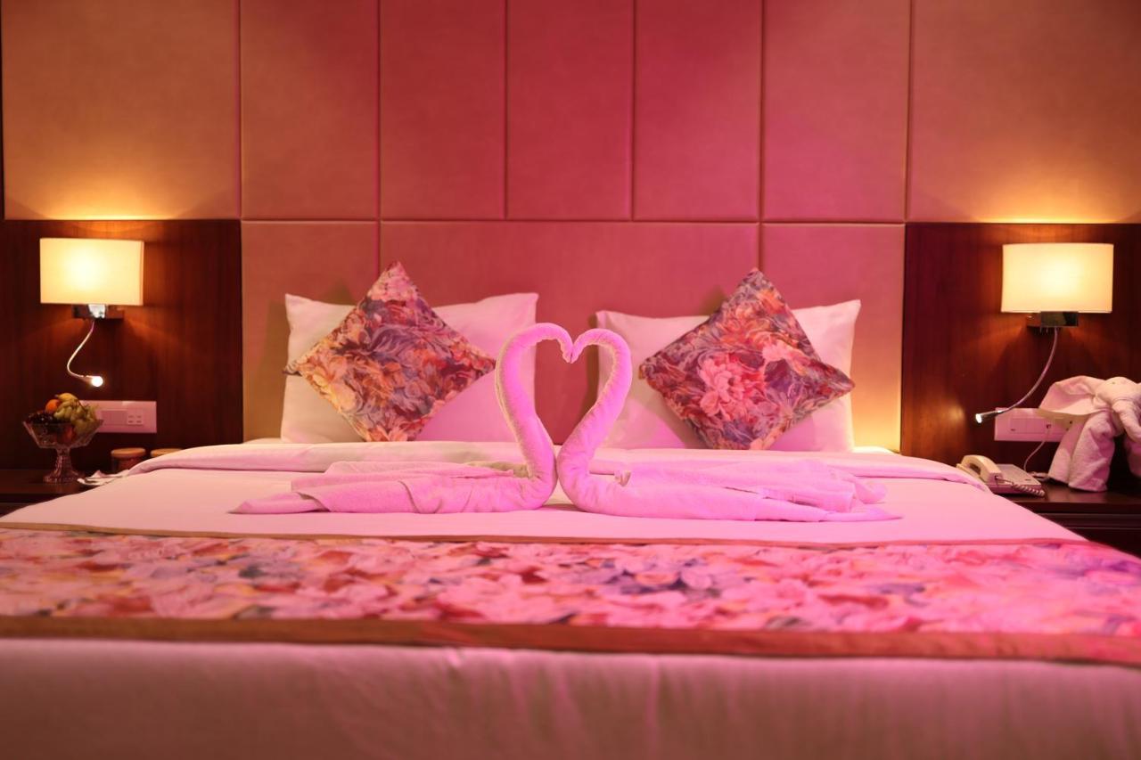 Pride Hotel Bhopal Buitenkant foto