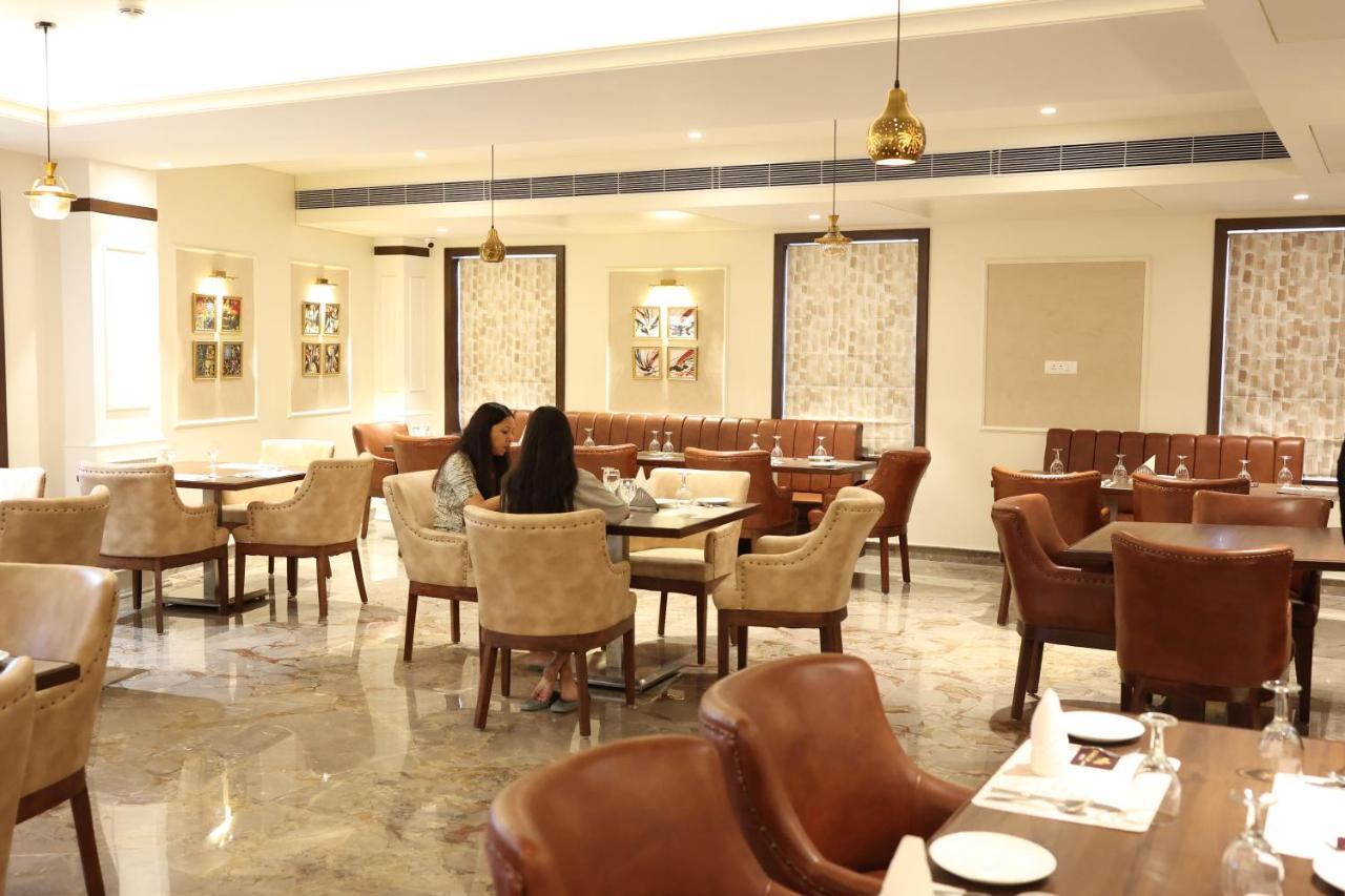 Pride Hotel Bhopal Buitenkant foto