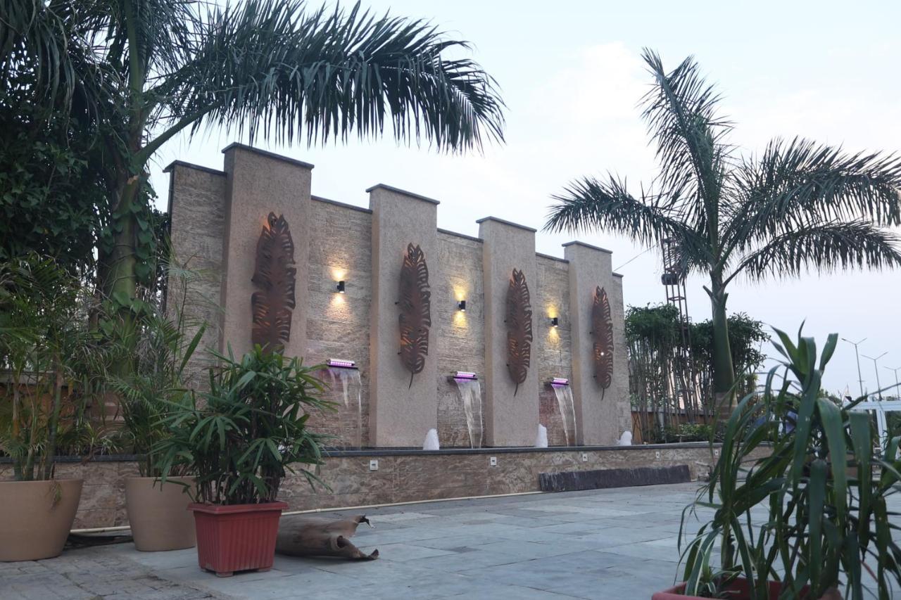 Pride Hotel Bhopal Buitenkant foto