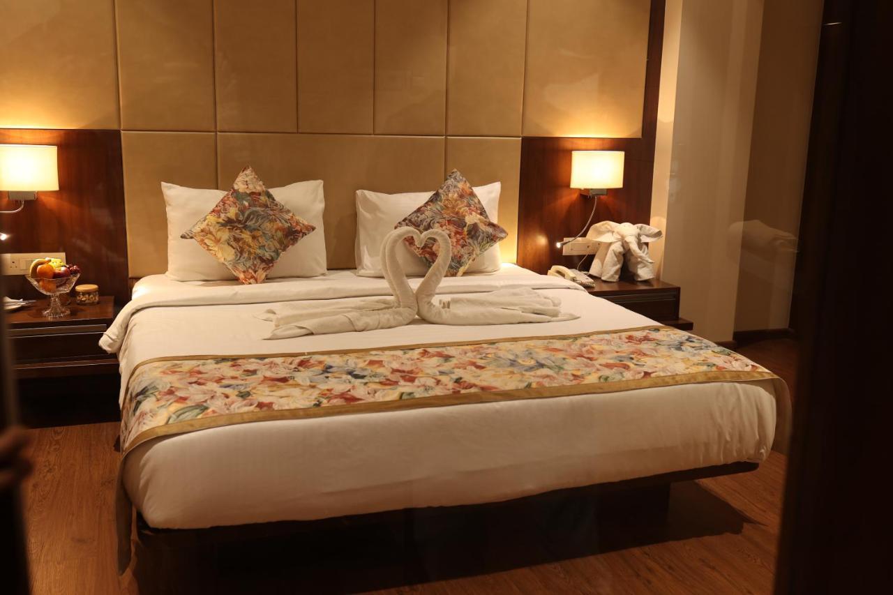 Pride Hotel Bhopal Buitenkant foto