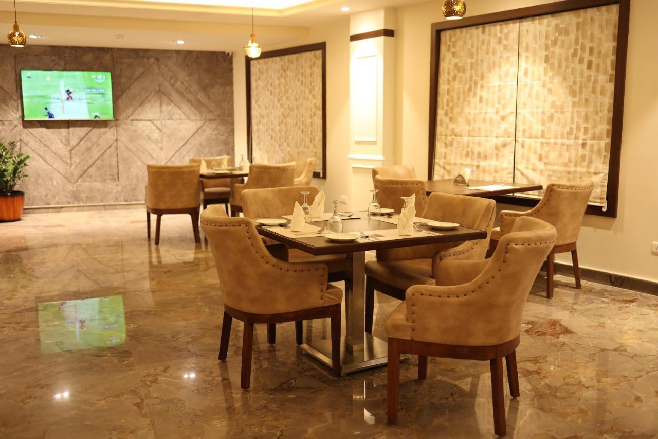 Pride Hotel Bhopal Buitenkant foto